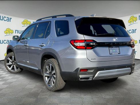 New 2025 Honda Pilot Touring image 5