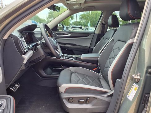 Used 2025 Volkswagen Atlas Peak Edition SE image 16