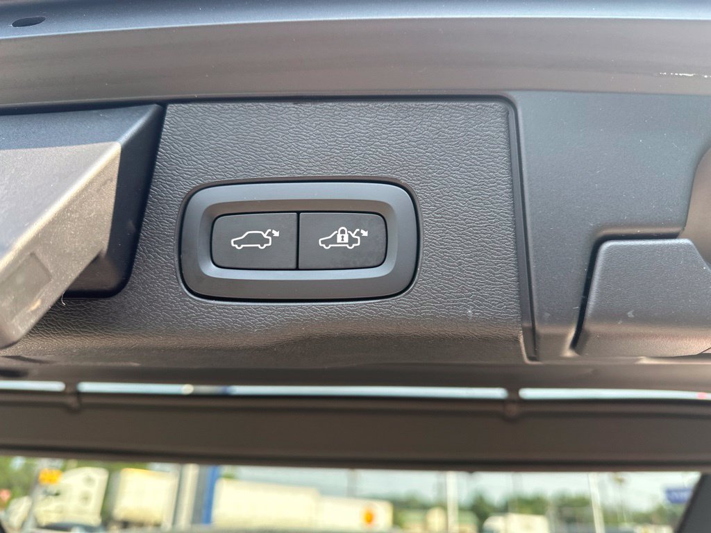 Certified 2025 Volvo XC60 T8 Core w/ Protection Package Premier AWD/4WD image 40