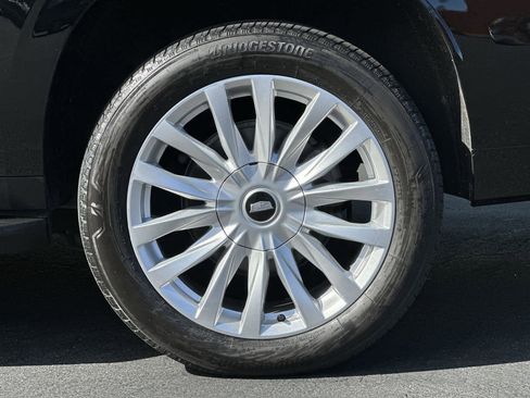 Used 2024 Cadillac Escalade ESV Luxury image 8