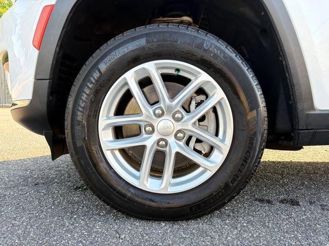 Used 2024 Jeep Grand Cherokee L Laredo AWD/4WD image 10