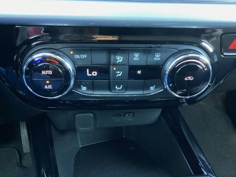 Used 2025 Chevrolet Trax LT w/ Driver Confidence Package image 22