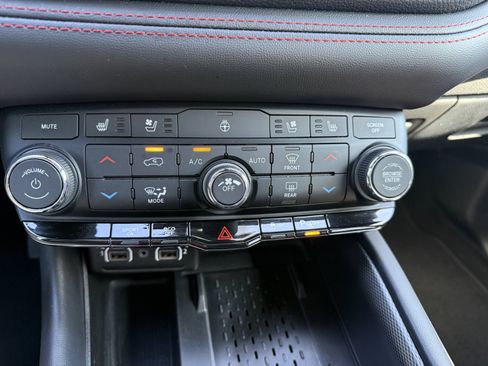 Used 2025 Dodge Durango R/T AWD/4WD image 29