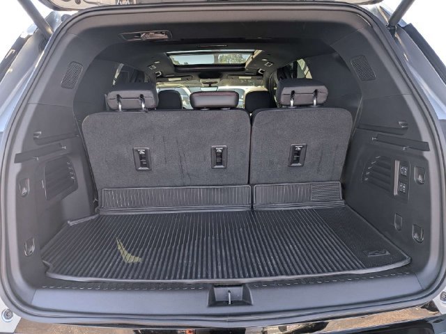 Used 2025 Chevrolet Traverse RS w/ LPO, Floor Liner Package FWD image 12