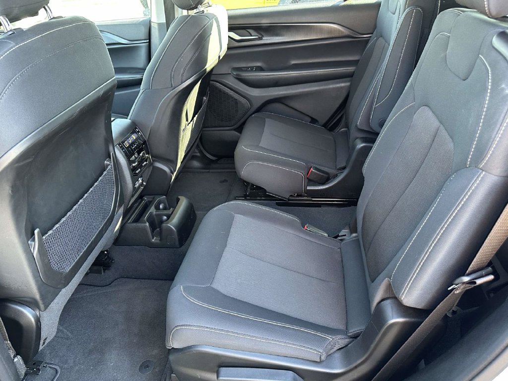 Used 2023 Jeep Grand Cherokee L Laredo w/ Luxury Tech Group I AWD/4WD image 12