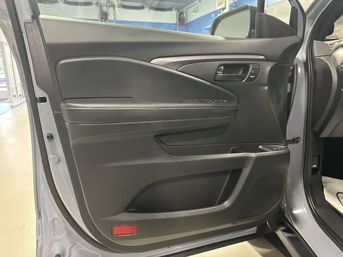 Used 2024 Honda Passport EX-L image 32
