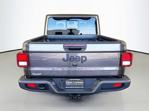 Used 2025 Jeep Gladiator Sport w/ Premium Package image 6