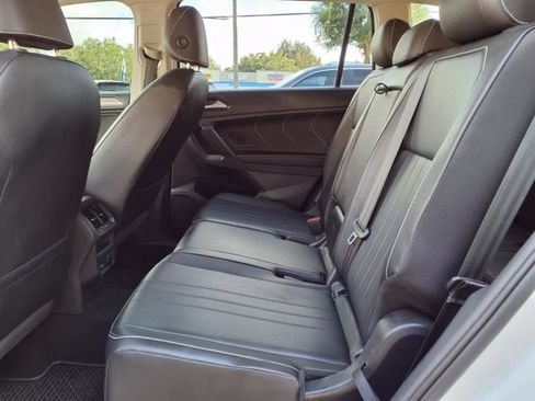 Used 2022 Volkswagen Tiguan SE w/ Panoramic Sunroof Package image 31