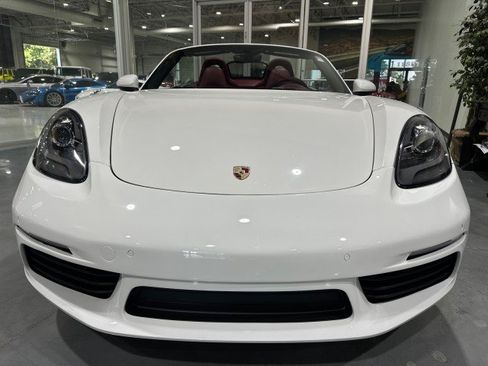Used 2017 Porsche 718 Boxster RWD image 21