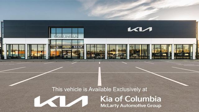 Used 2025 Toyota RAV4 XLE AWD/4WD image 2