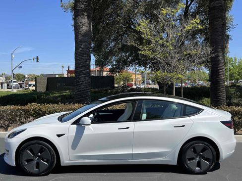 Used 2023 Tesla Model 3 Standard Range image 18