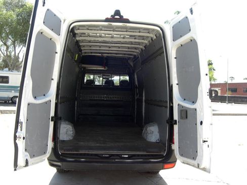 Used 2015 Mercedes-Benz Sprinter 2500 image 14