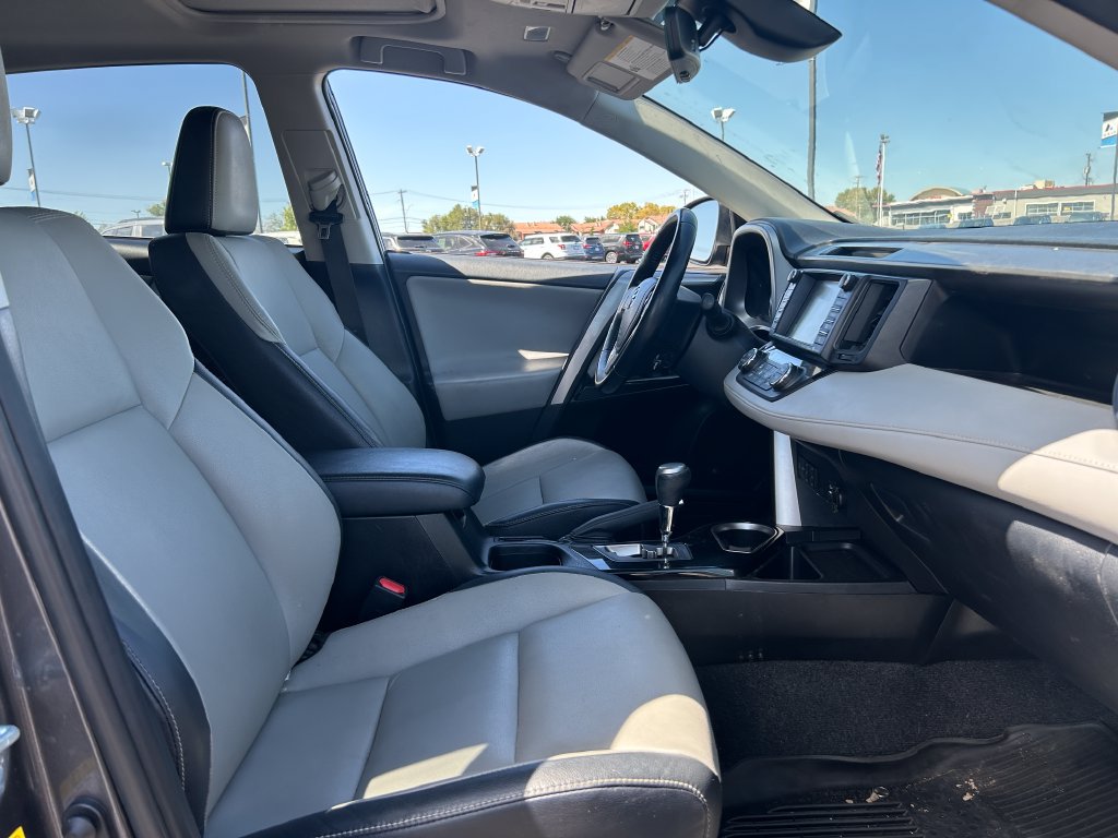 Used 2018 Toyota RAV4 Limited FWD image 33