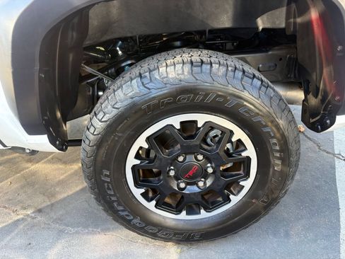 Used 2025 Toyota Tacoma TRD Off-Road AWD/4WD image 9