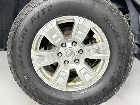 Used 2018 Nissan Titan SV image 28