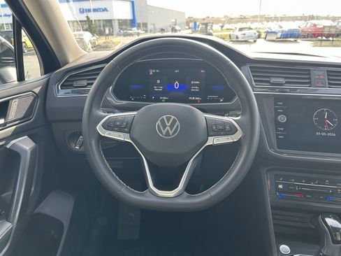 Used 2022 Volkswagen Tiguan SE image 10