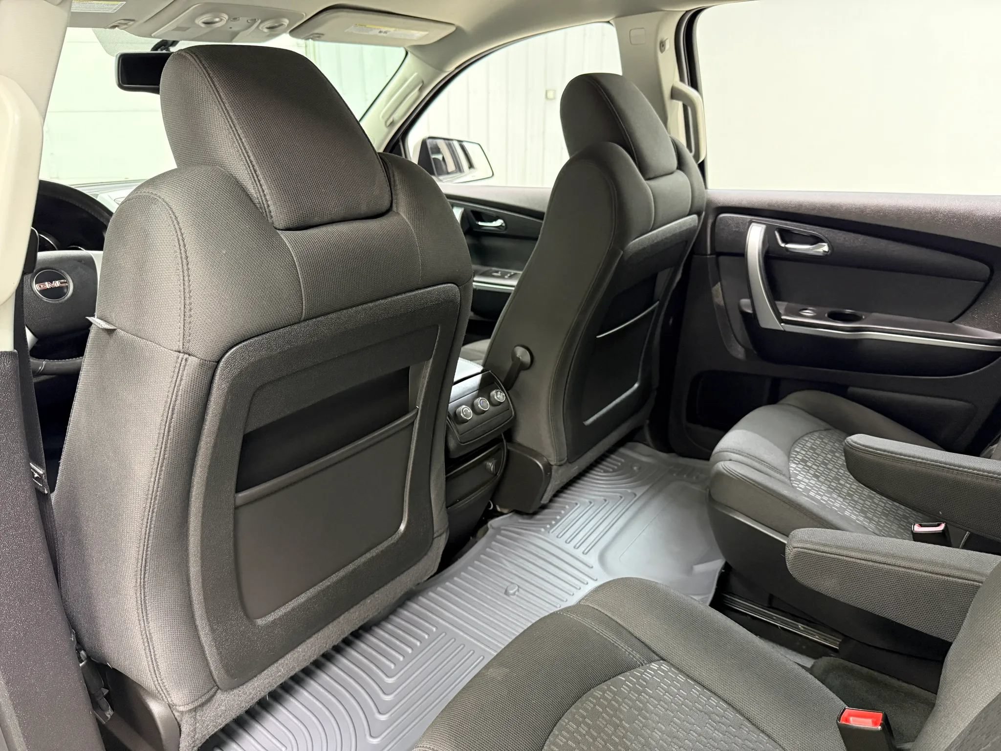 Used 2011 GMC Acadia SLE AWD/4WD image 16