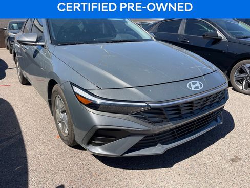 Used 2025 Hyundai Elantra SE FWD image 2