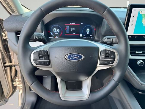 Used 2025 Ford Explorer Active w/ Active Comfort Package RWD image 12