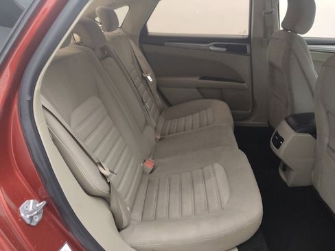 Used 2019 Ford Fusion SE image 19