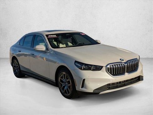 Used 2025 BMW i5 xDrive40 w/ Premium Package image 3