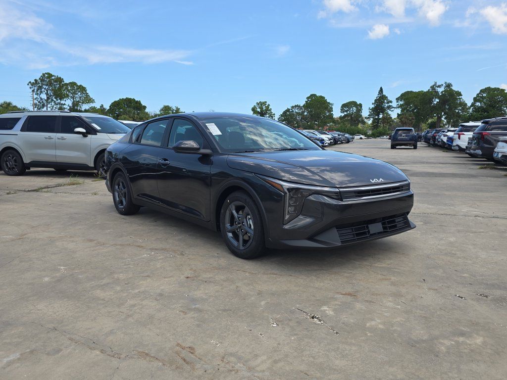 New 2026 Kia K4 FWD image 2