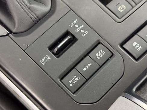 Used 2020 Toyota Highlander XLE AWD/4WD image 30