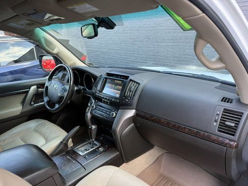 Used 2011 Toyota Land Cruiser image 28