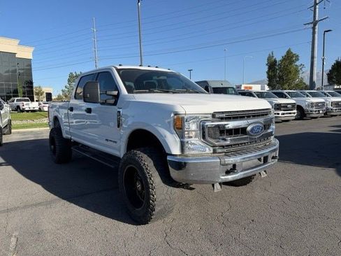 Used 2020 Ford F250 XLT w/ FX4 Off-Road Package AWD/4WD image 3