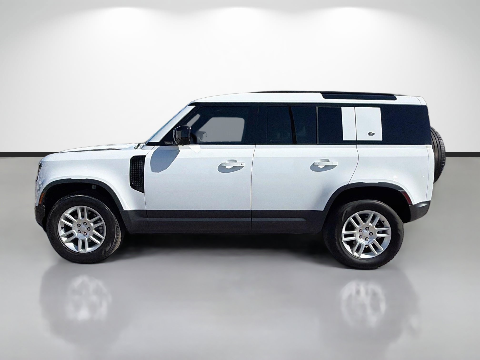 Used 2024 Land Rover Defender 110 S AWD/4WD image 2