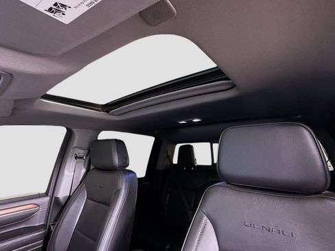 Used 2024 GMC Sierra 3500 Denali w/ Denali Reserve Package AWD/4WD image 25