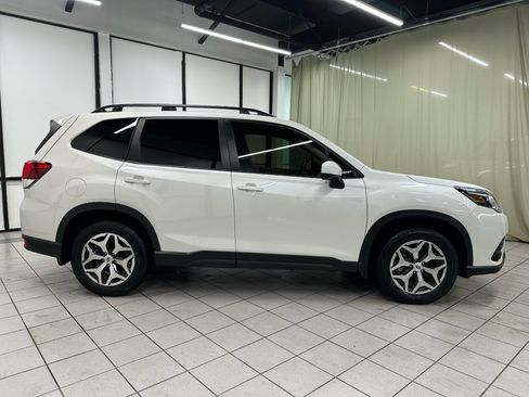 Used 2023 Subaru Forester Premium AWD/4WD image 2