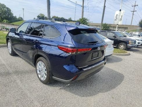 Used 2022 Toyota Highlander Limited AWD/4WD image 8