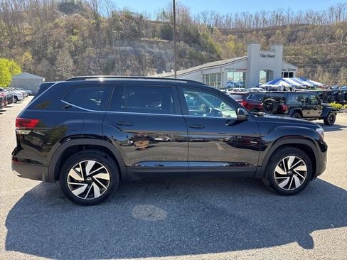 Used 2026 Volkswagen Atlas SE image 2