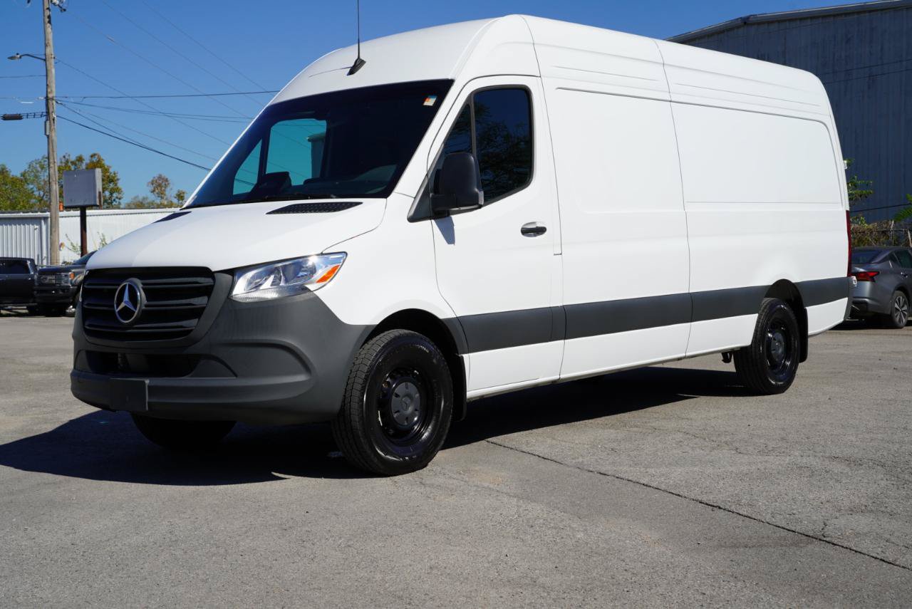 Used 2025 Mercedes-Benz Sprinter 2500 image 4
