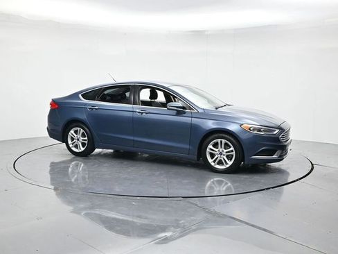 Used 2018 Ford Fusion SE image 3
