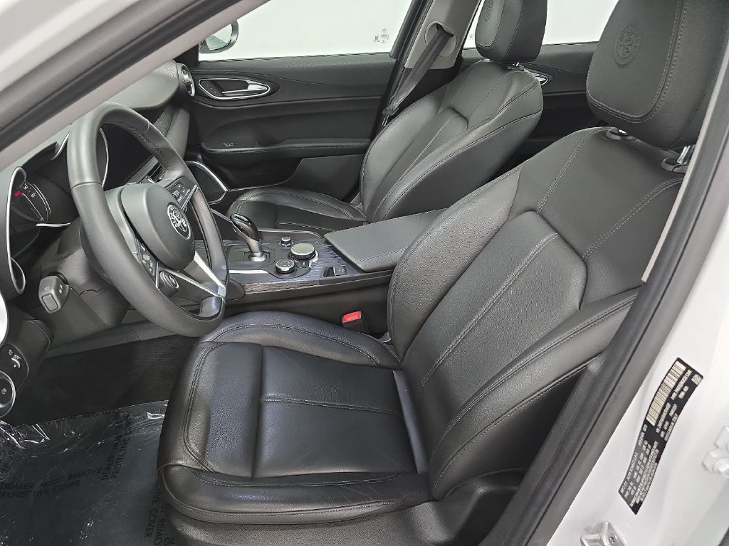 Used 2019 Alfa Romeo Giulia AWD image 5
