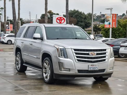 Used 2020 Cadillac Escalade Luxury image 3