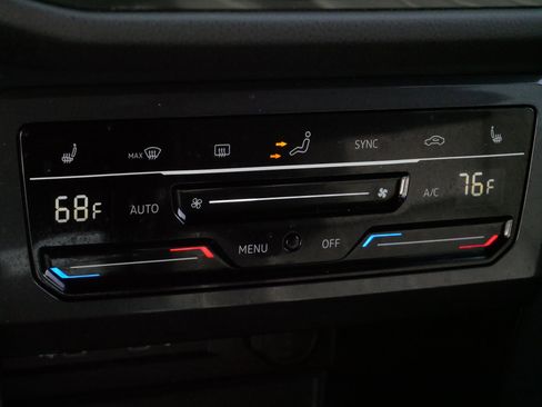 Certified 2024 Volkswagen Tiguan SE R-Line image 23