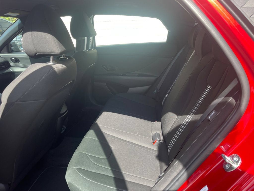 Used 2025 Hyundai Elantra Sport FWD image 12