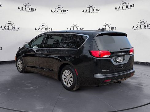 Used 2018 Chrysler Pacifica L image 4