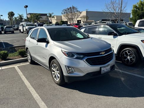 Used 2020 Chevrolet Equinox LS w/ LS Convenience Package image 2