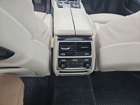 Used 2017 BMW 750i image 12