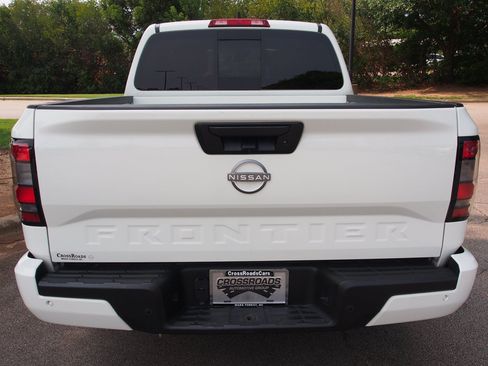 Used 2025 Nissan Frontier SV RWD image 6