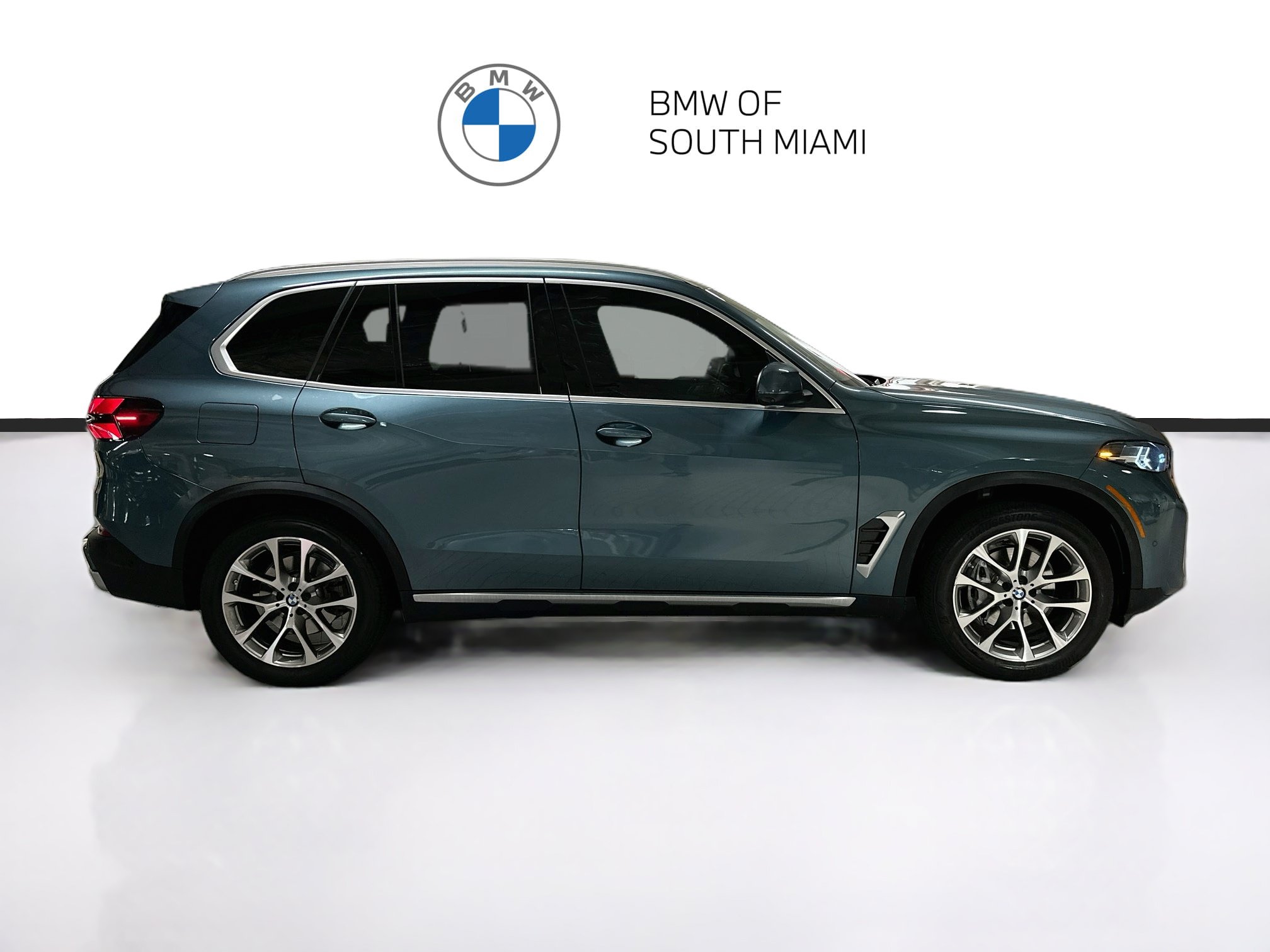 Certified 2024 BMW X5 xDrive40i w/ Parking Assistance Package AWD/4WD image 8