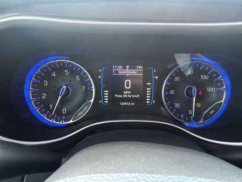 Used 2017 Chrysler Pacifica Touring-L FWD image 20
