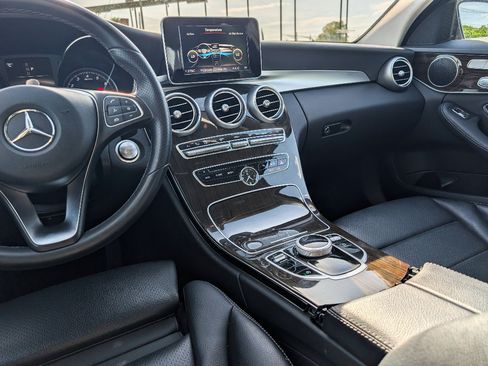 Used 2018 Mercedes-Benz C 300 4MATIC Sedan image 24