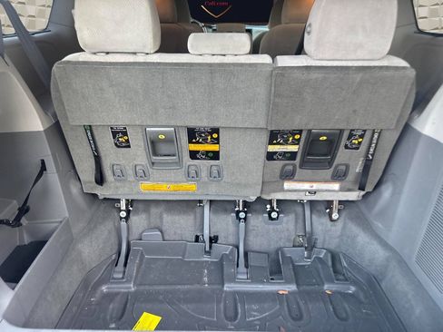 Used 2014 Toyota Sienna LE FWD image 31