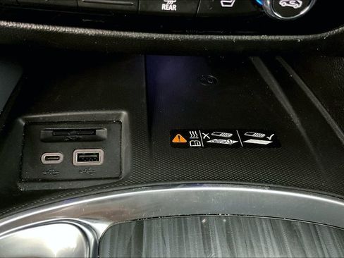 Used 2024 Buick Enclave Premium image 32