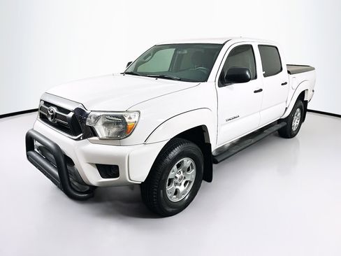 Used 2015 Toyota Tacoma PreRunner w/ SR5 Package image 3